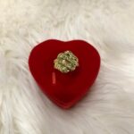 18K GOLD LADIES RING (SIZE 6.5)